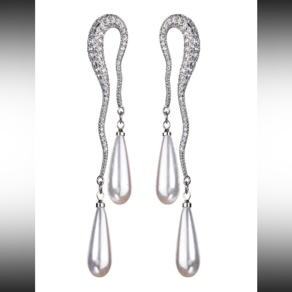 Anthropologie Jewelry - Bohemian pearl drop earrings A754